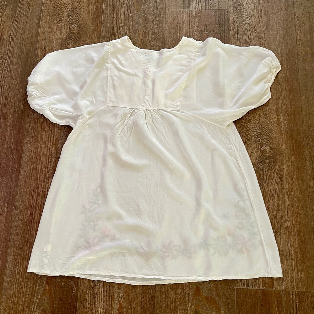 Zaful White Top with Black Logo Neck Label - Picture 10 of 10